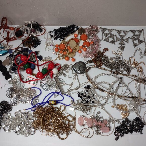 Lot Of Over 50 Necklaces - Picture 16 of 16
